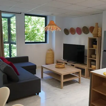 Estudio Con Terraza En דירה